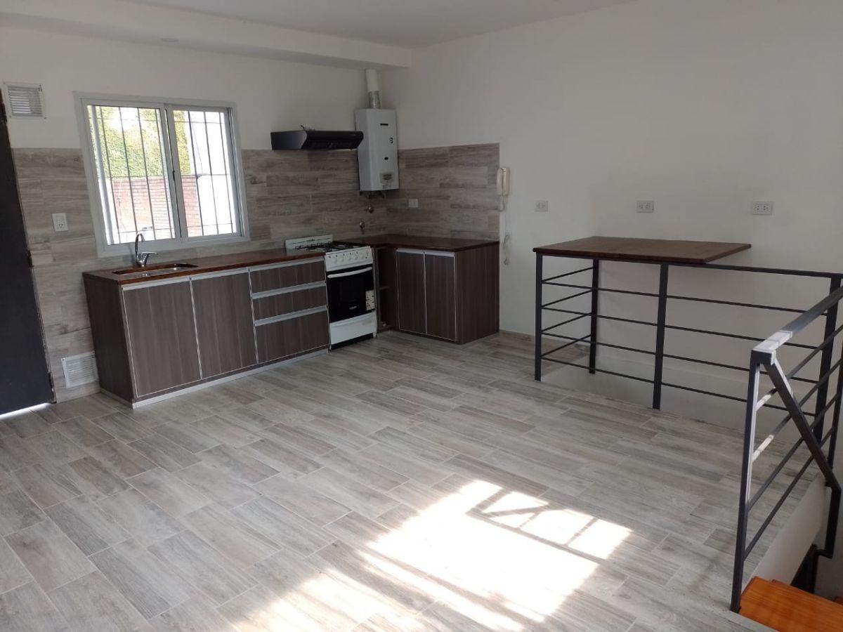Foto de Alquiler Excelente Casa de Planta alta con Cochera, imagen 4