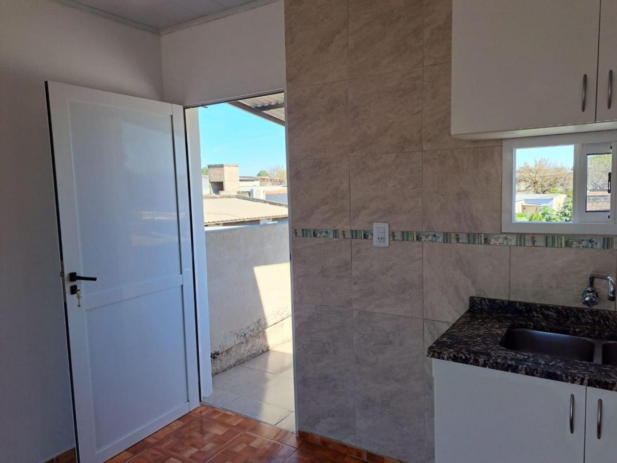 En Venta Complejo de 3 Deptos y 1 Local Comercial. 3