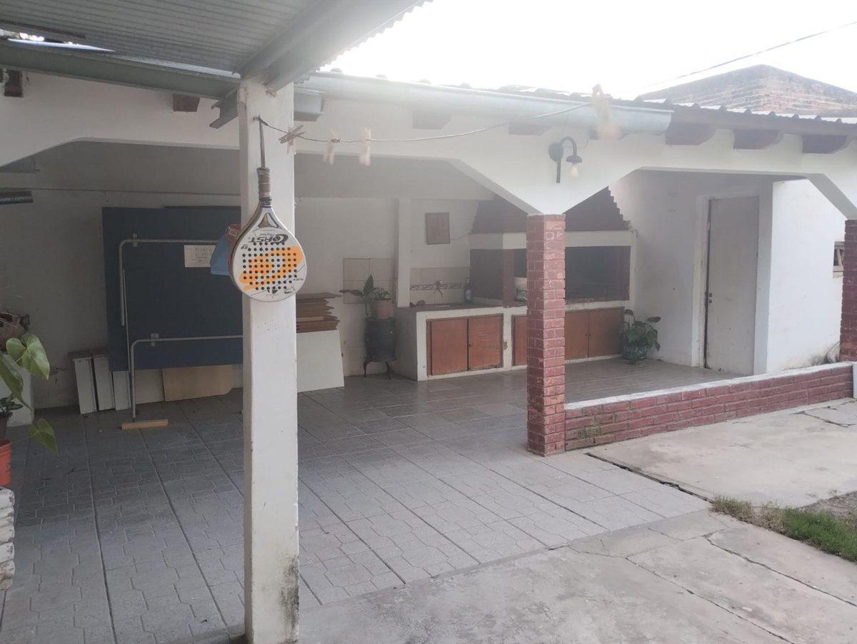 Se Vende Casa en Barrio America - Reconquista - 3 Dorm 4
