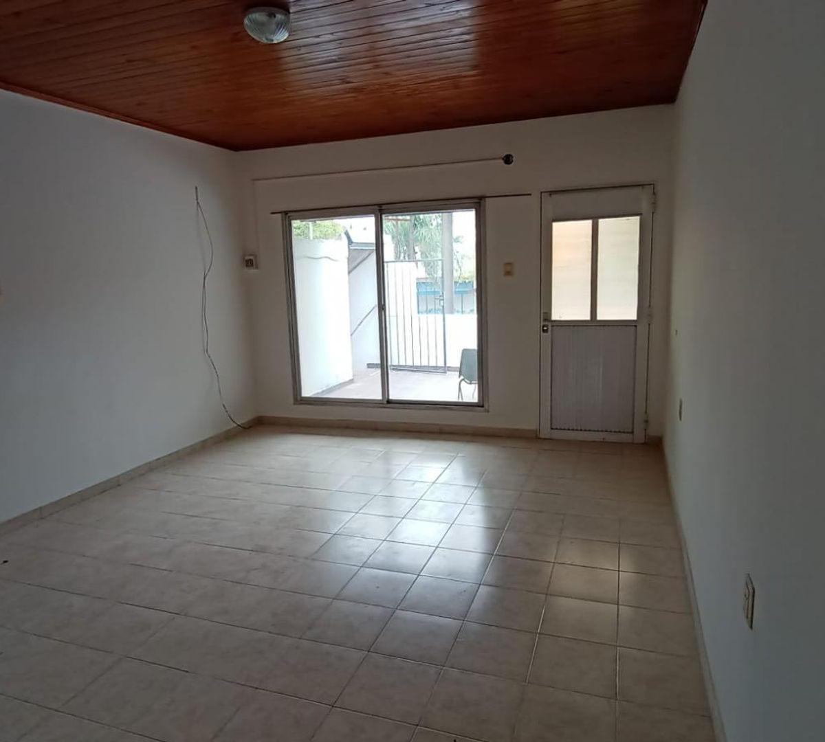 Se Vende Casa Amplia + Departamento Planta Alta 3