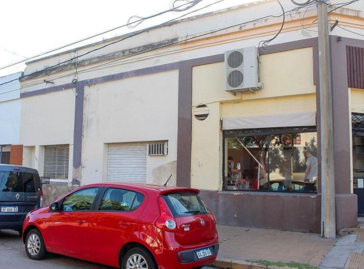 SE VENDE LOCAL COMERCIAL Y VIVIENDA EN LOS BLVR. 5