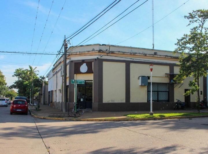 SE VENDE LOCAL COMERCIAL Y VIVIENDA EN LOS BLVR. 3