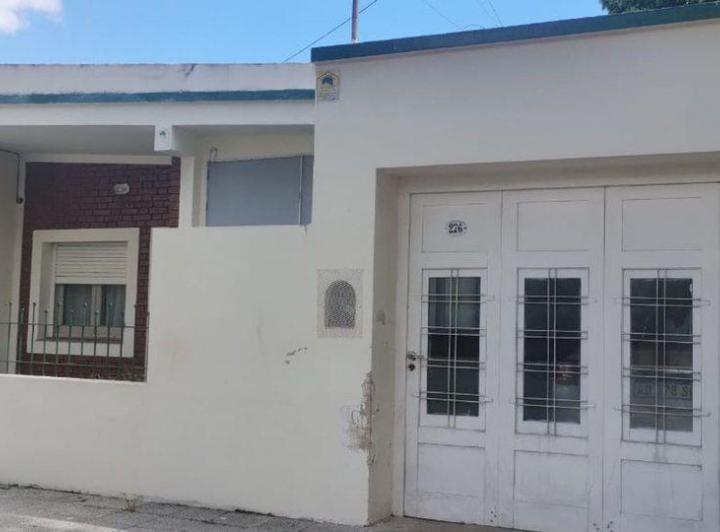 SE VENDE CASA EN RECOQUISTA 1