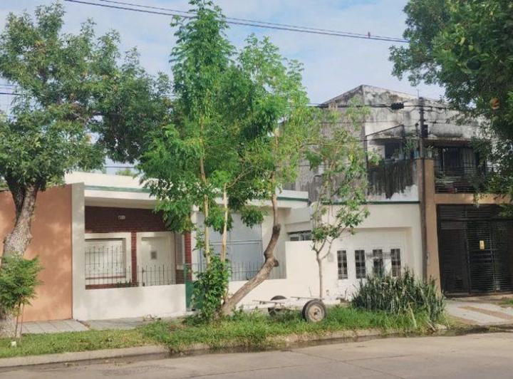 SE VENDE CASA EN RECOQUISTA 5
