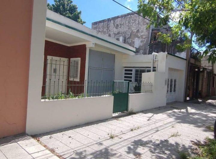 SE VENDE CASA EN RECOQUISTA 4
