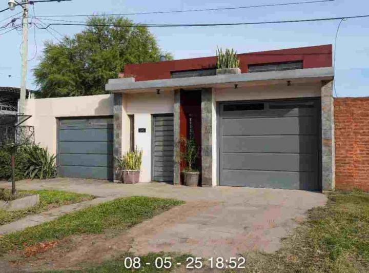 CASA EN VENTA BARRIO LANCEROS, RECONQUISTA 3
