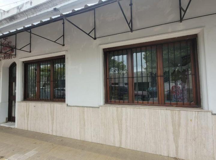 Se vende Local / casa centro Reconquista 4