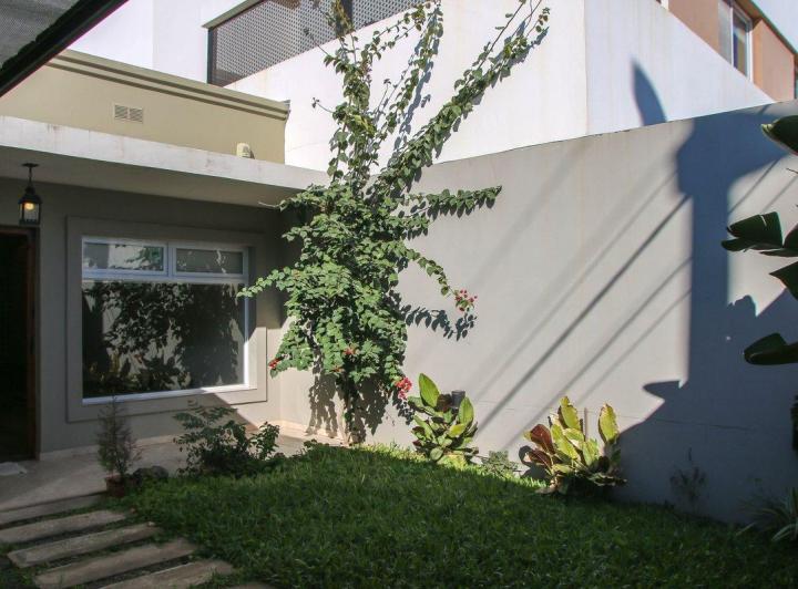 SE VENDE CASA EN BARRIO MARTELOSSI 2