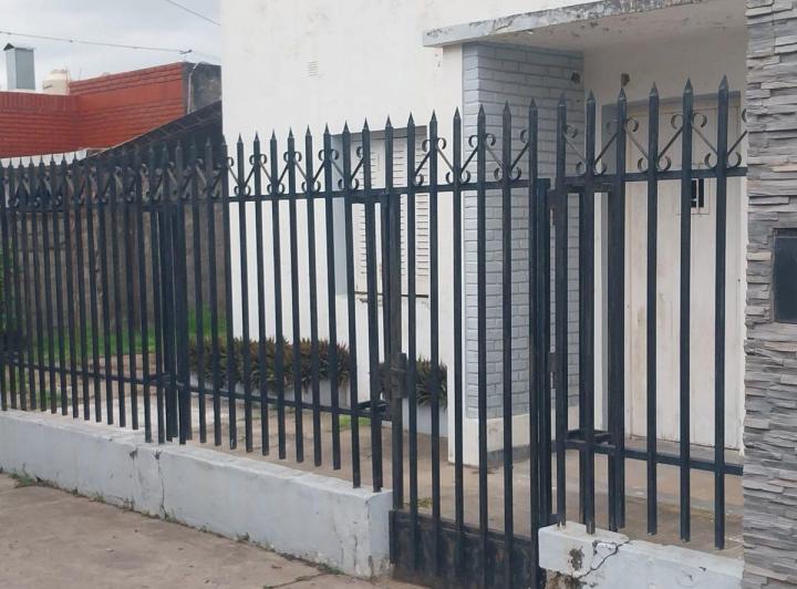 SE VENDE CASA EN RECONQUISTA 4