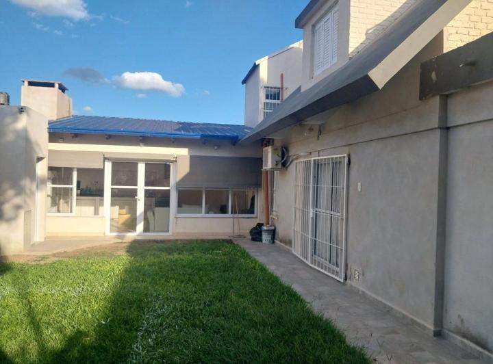 SE VENDE CASA EN BARRIO LAS FLORES RECONQUISTA 5