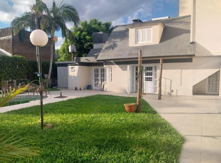 SE VENDE CASA EN BARRIO LAS FLORES RECONQUISTA 4