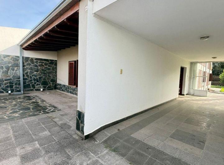 Casa en Venta Reconquista 3 Dorm -Lisandro de la T 2