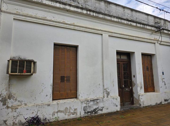 SE VENDE CASA EN EL CENTRO DE RECONQUISTA 1
