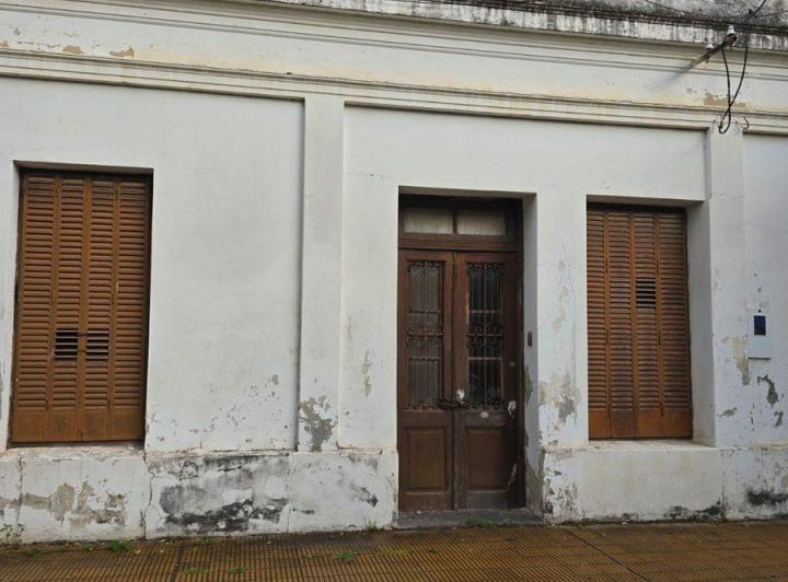 SE VENDE CASA EN EL CENTRO DE RECONQUISTA 3
