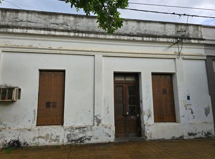 SE VENDE CASA EN EL CENTRO DE RECONQUISTA 2
