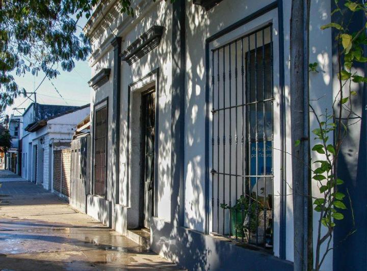 Casa mas local comercial en esquina, Reconquista. 5