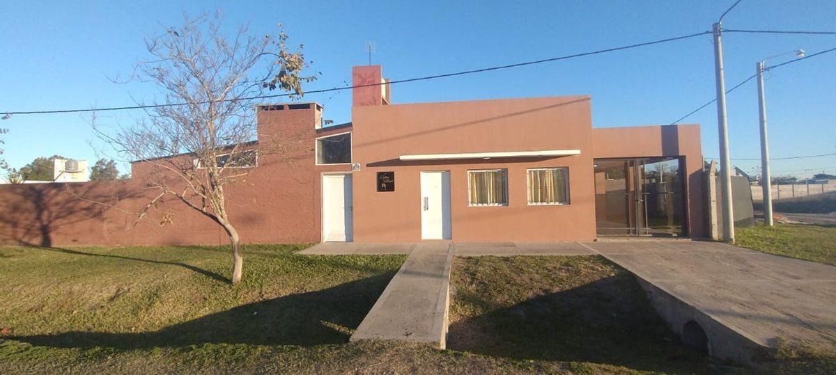 CASA EN VENTA C/PILETA- LOS NARANJOS-RECONQUISTA