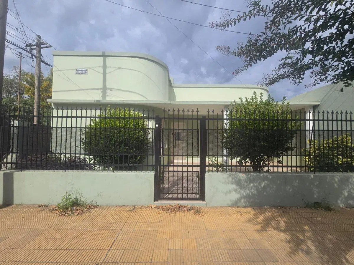 SE VENDE propiedad céntrica en Reconquista 3