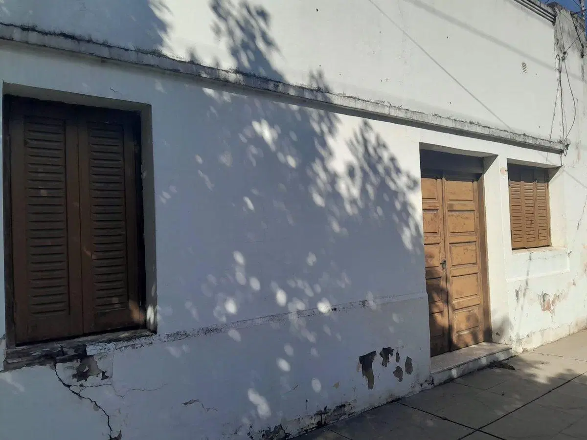 Casa dentro de los bulevares en Reconquista 3
