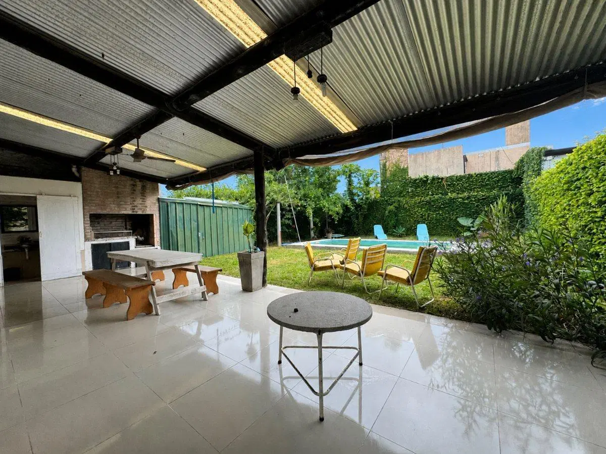 En Venta Casa de Dos Dormitorios con Piscina 5