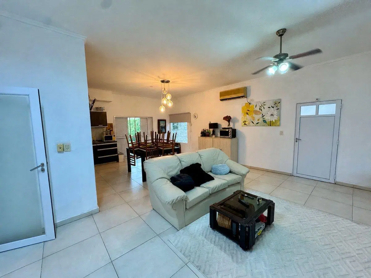 En Venta Casa de Dos Dormitorios con Piscina 4