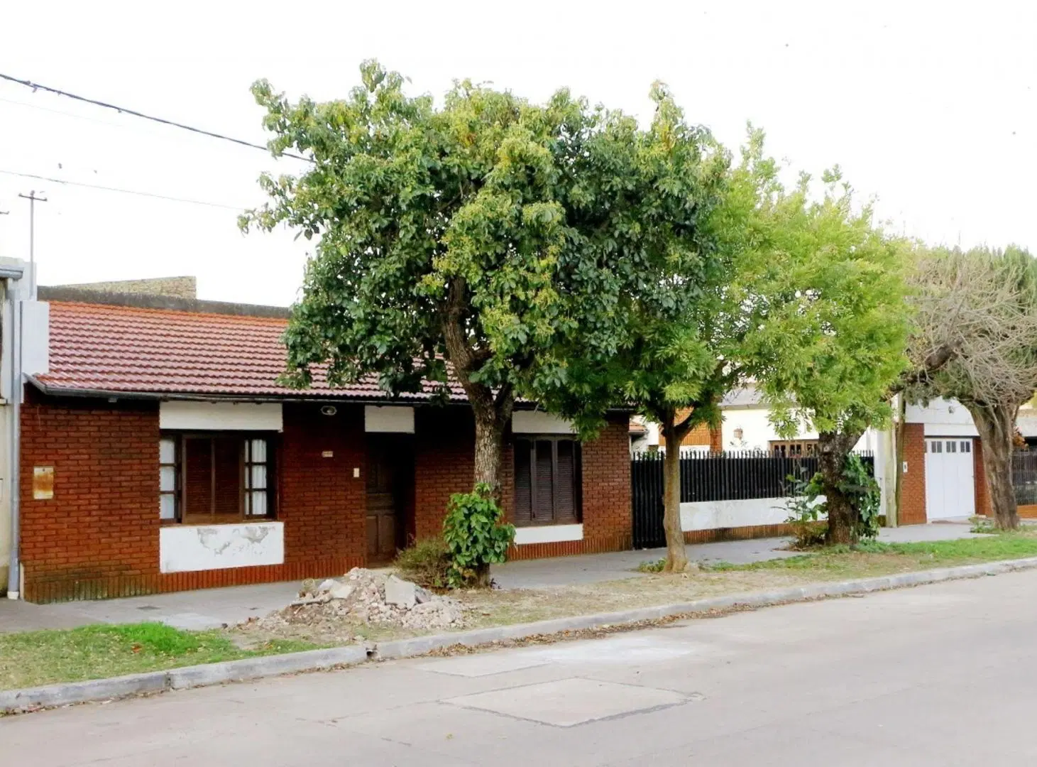 SE VENDE CASA CON UN DEPARTAMENTO EN RECONQUISTA 4