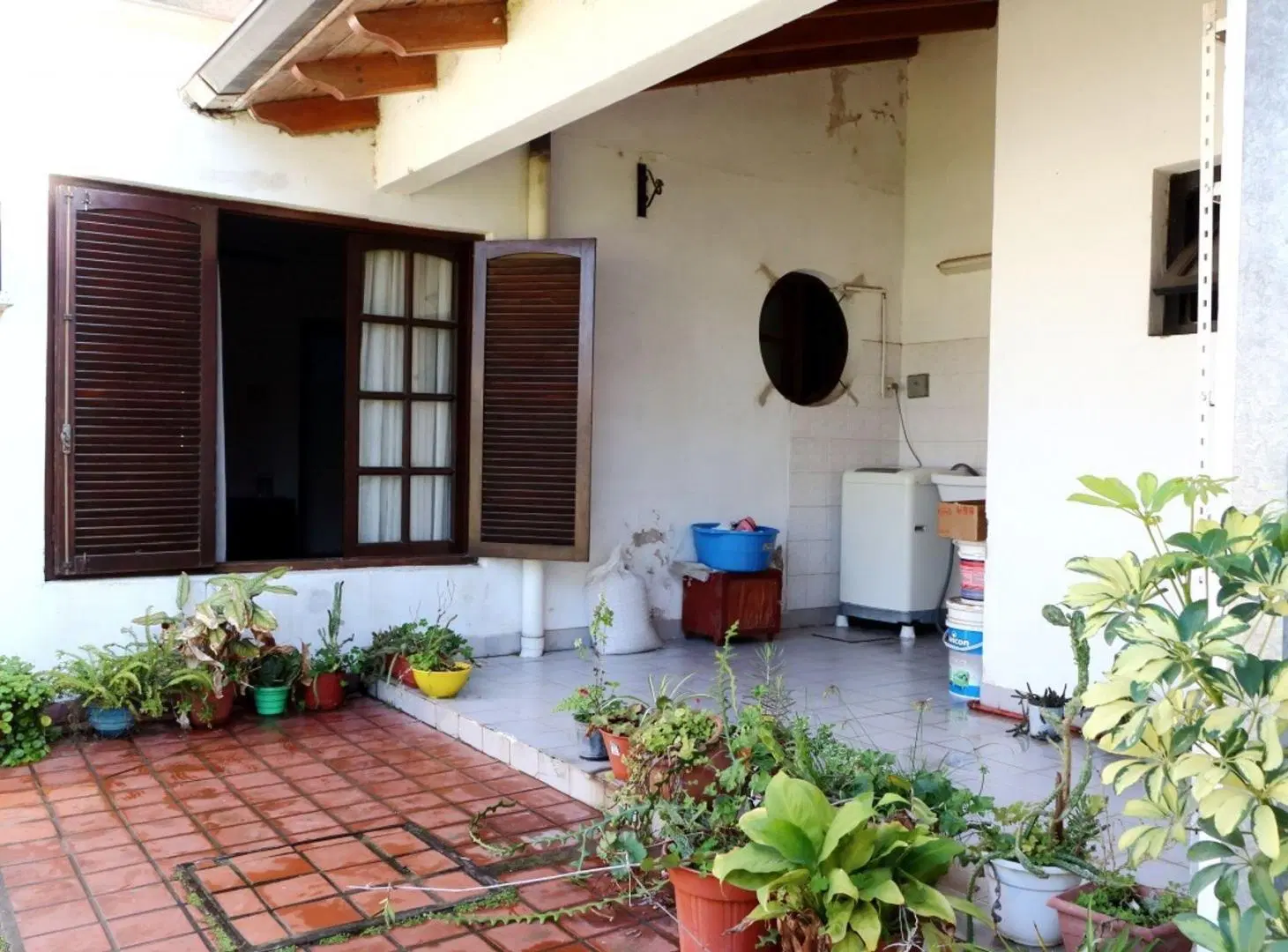 SE VENDE CASA CON UN DEPARTAMENTO EN RECONQUISTA 5