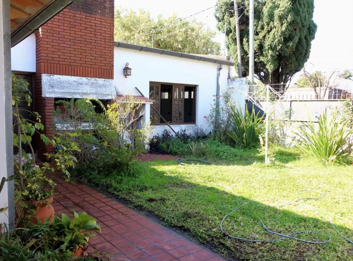 SE VENDE CASA CON UN DEPARTAMENTO EN RECONQUISTA 3