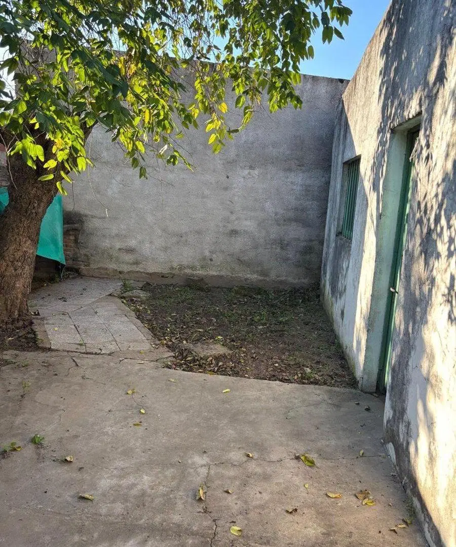 Se Vende Casa en Barrio Este 5