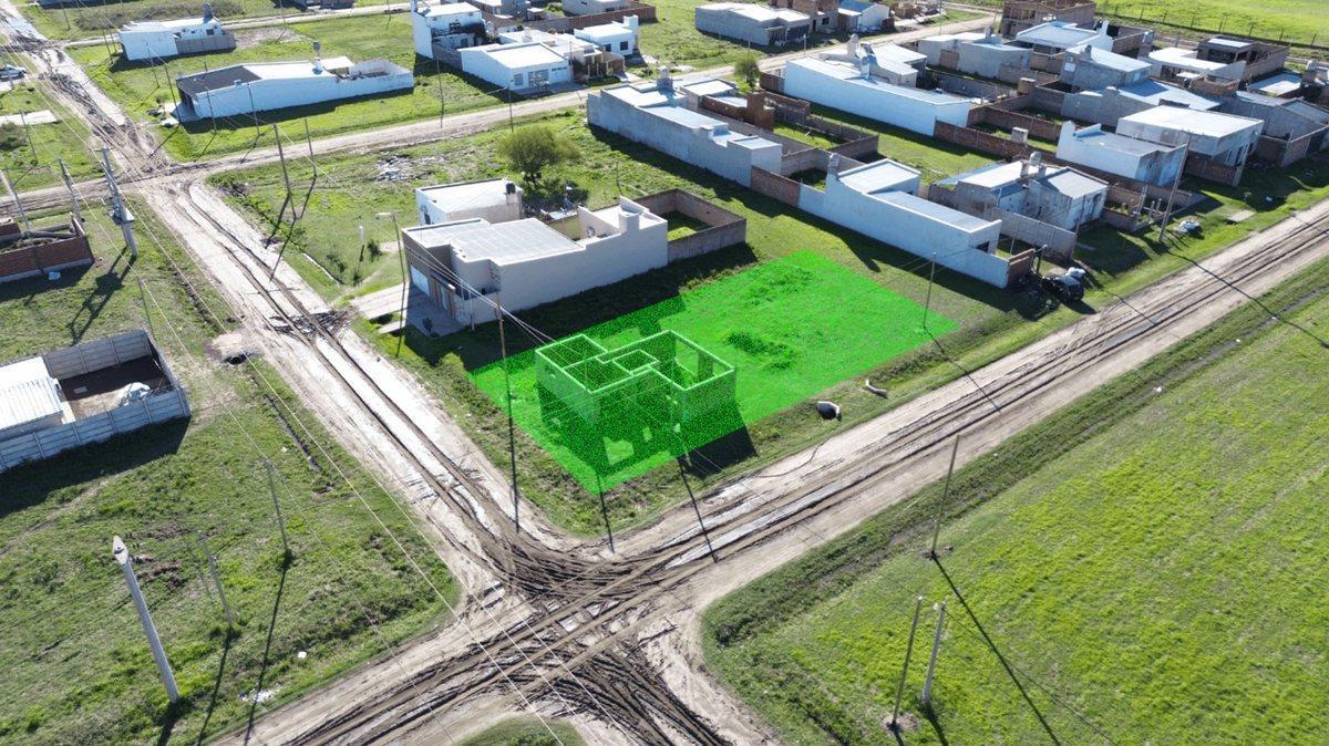 Se Vende terreno con construcción al 30%.