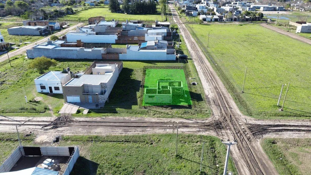 Se Vende terreno con construcción al 30%. 2