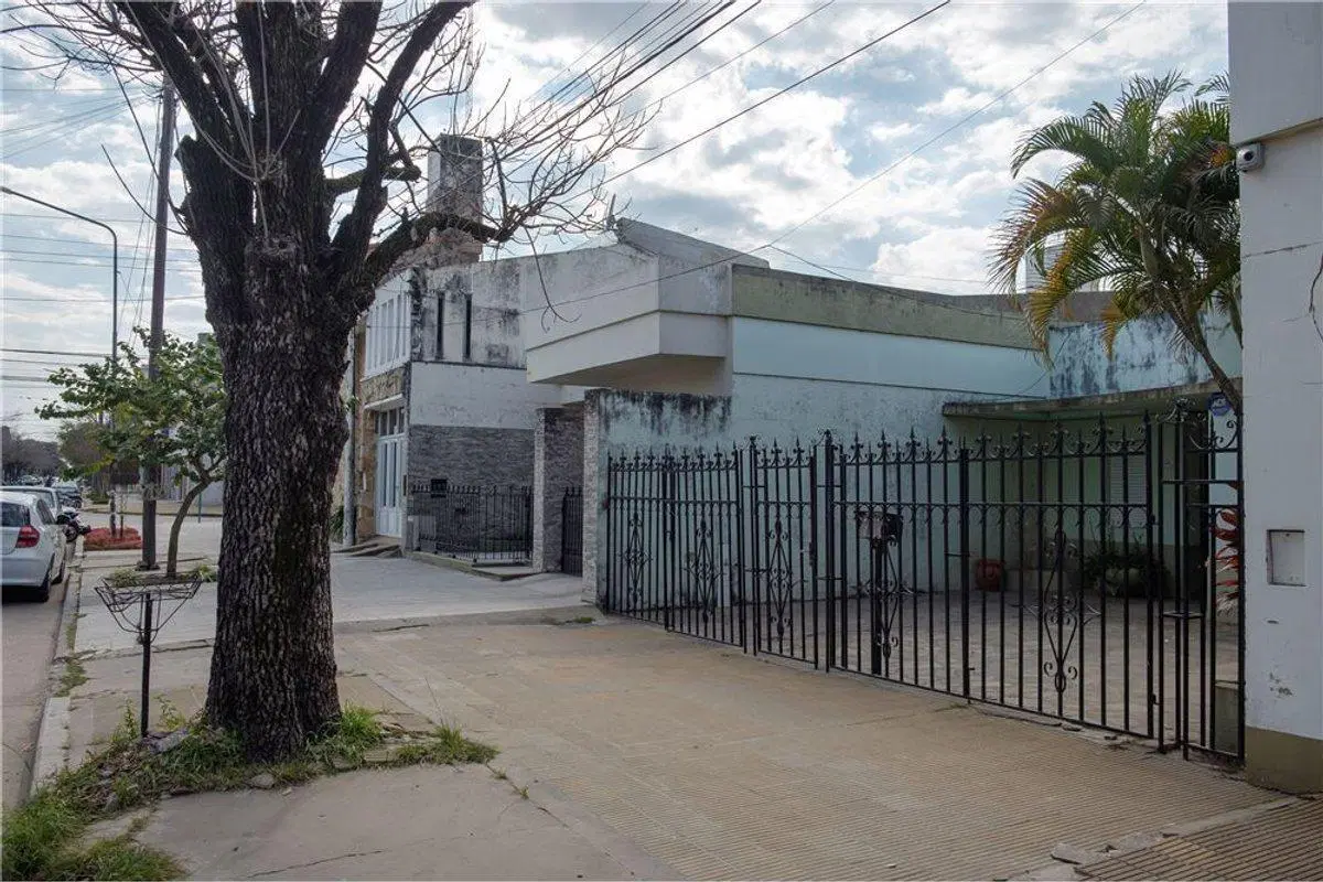 Se VENDE casa en microcentro de Reconquista. 4