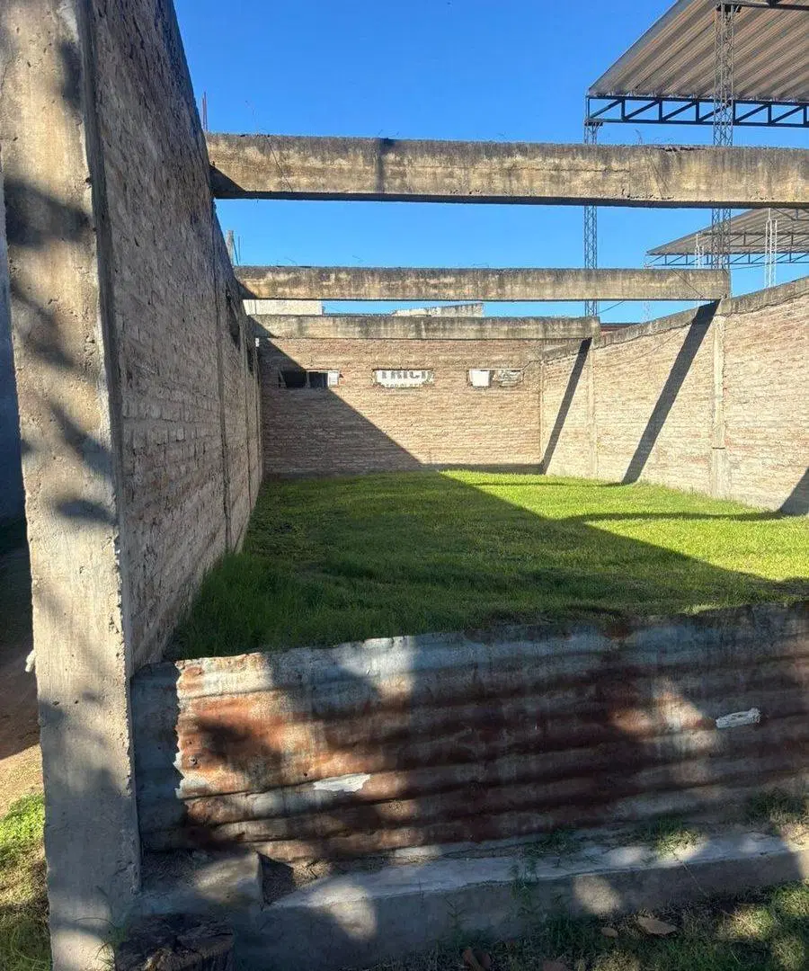 Venta de Galpon con Construccion en Reconquista 5