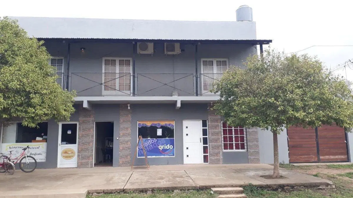 CASA 3 DORMITORIOS CON DOS LOCALES COMERCIALES 3