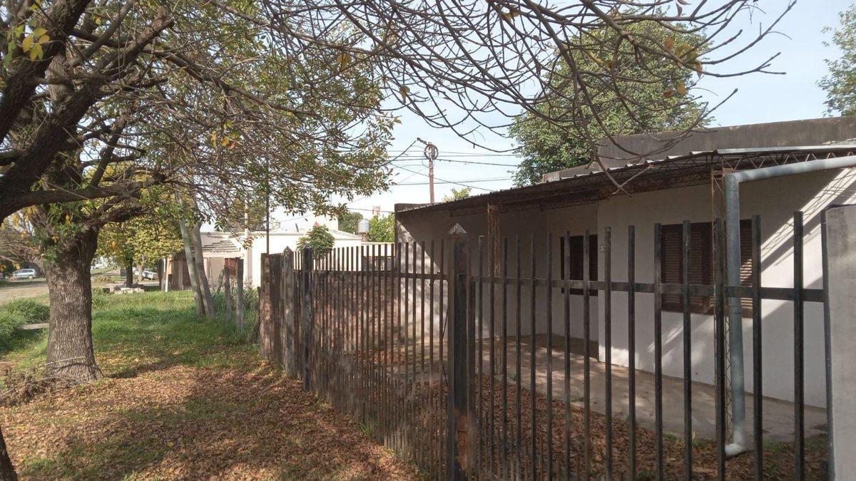 SE VENDE CASA EN RECONQUISTA, Bº LAS FLORES