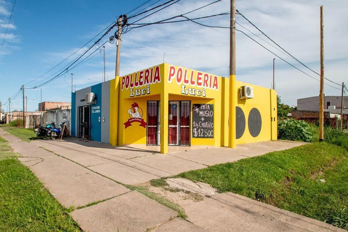 Se venden 2 locales sobre 47 (Islas Malvinas) Rqta 2