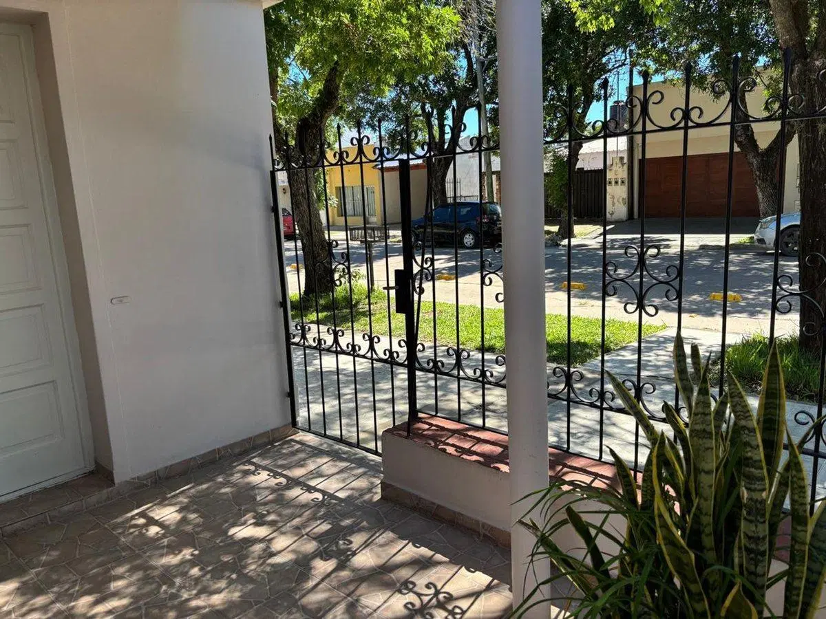 Se VENDE casa en Reconquista. 2