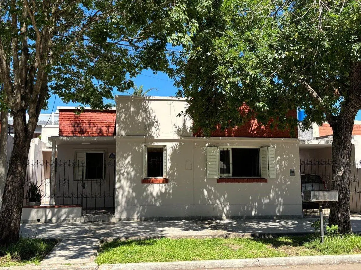 Se VENDE casa en Reconquista. 3