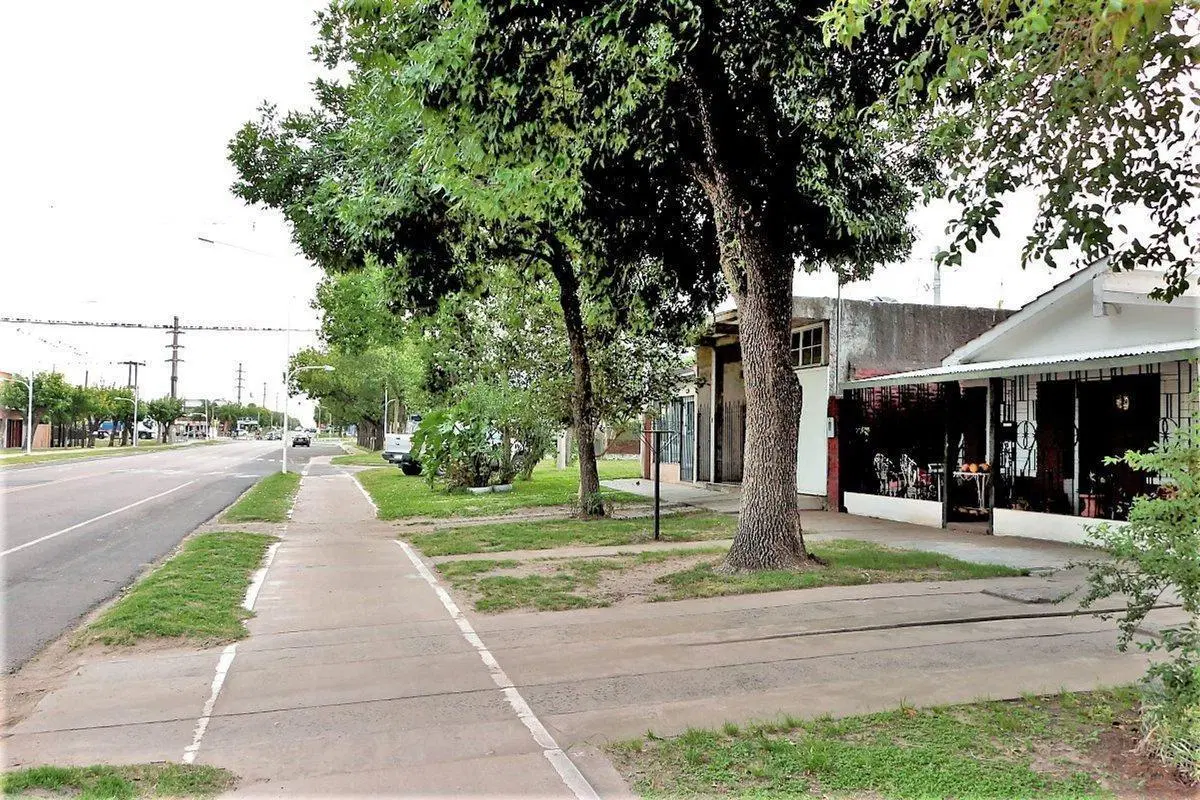 SE ALQUILA CASA EN AVELLANEDA 2