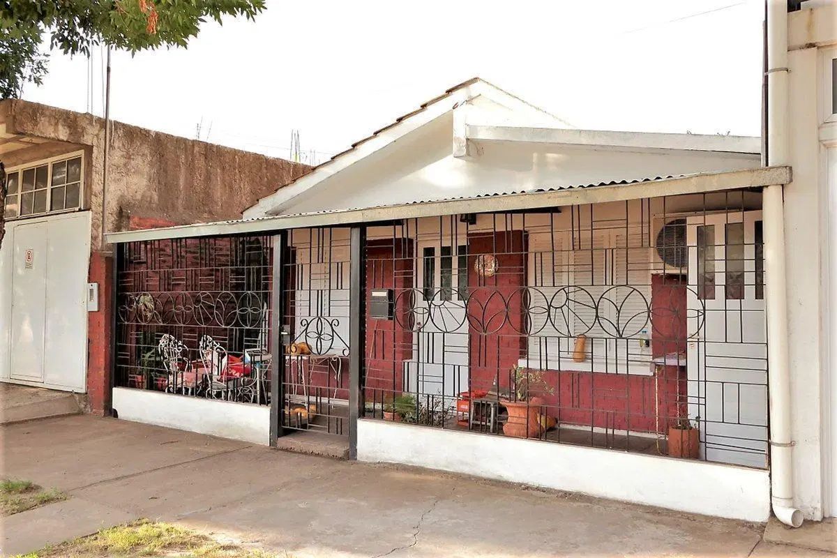 SE ALQUILA CASA EN AVELLANEDA 4