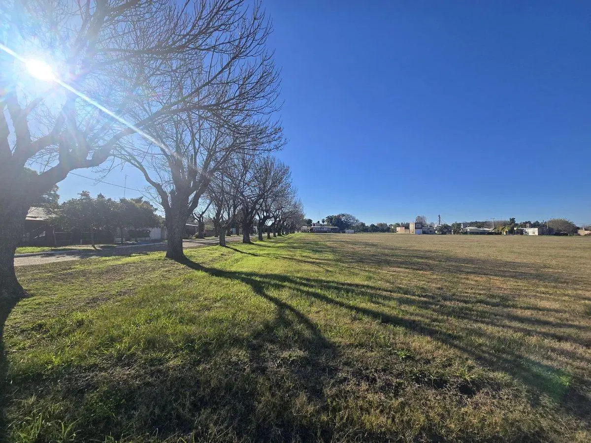 Se vende Lote en Los Laureles. En esquina 5