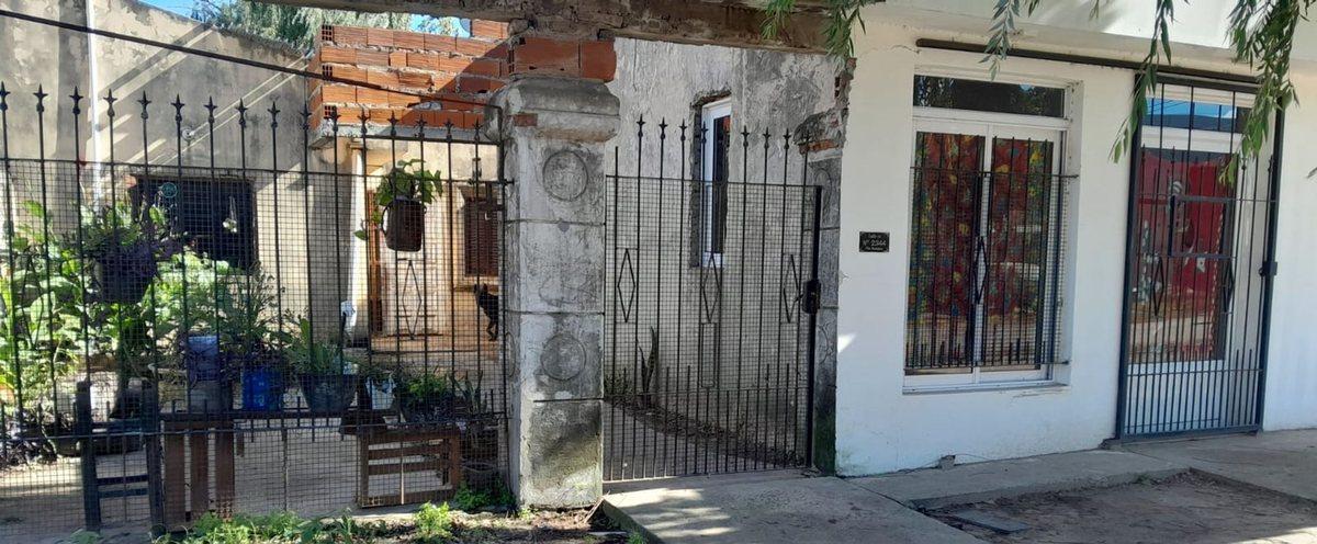 SE VENDE CASA A REFACCIONAR