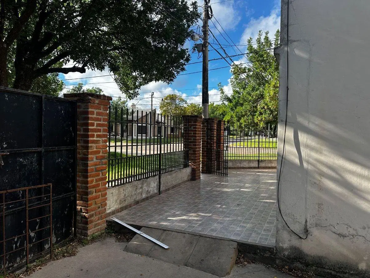 Casa a refaccionar en Venta en Reconquista 4