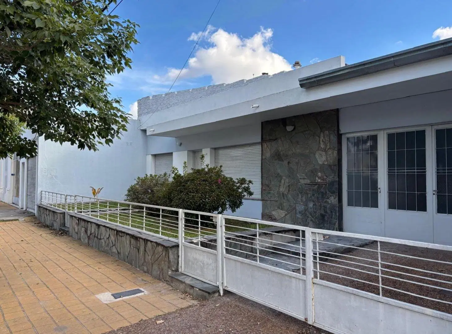 Se VENDE casa dentro de los boulevares 4