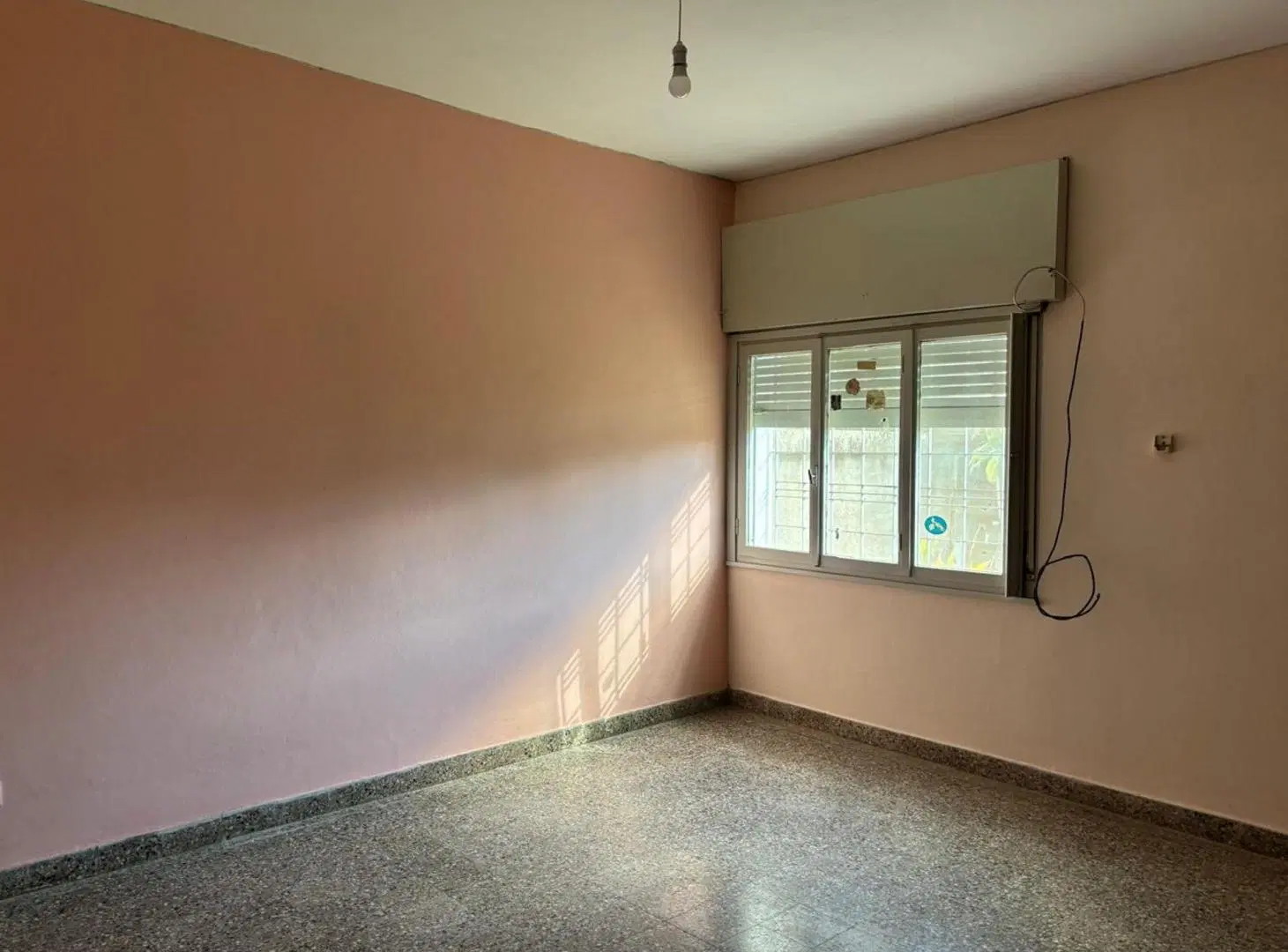 Se VENDE casa dentro de los boulevares 3