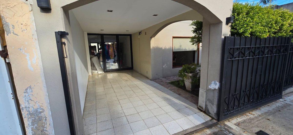 SE VENDE CASA DENTRO DE LOS 4 BVS, RECONQUISTA