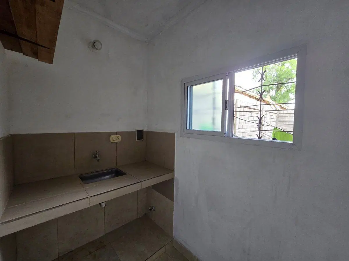 Se vende casa en planta alta con dos locales 5