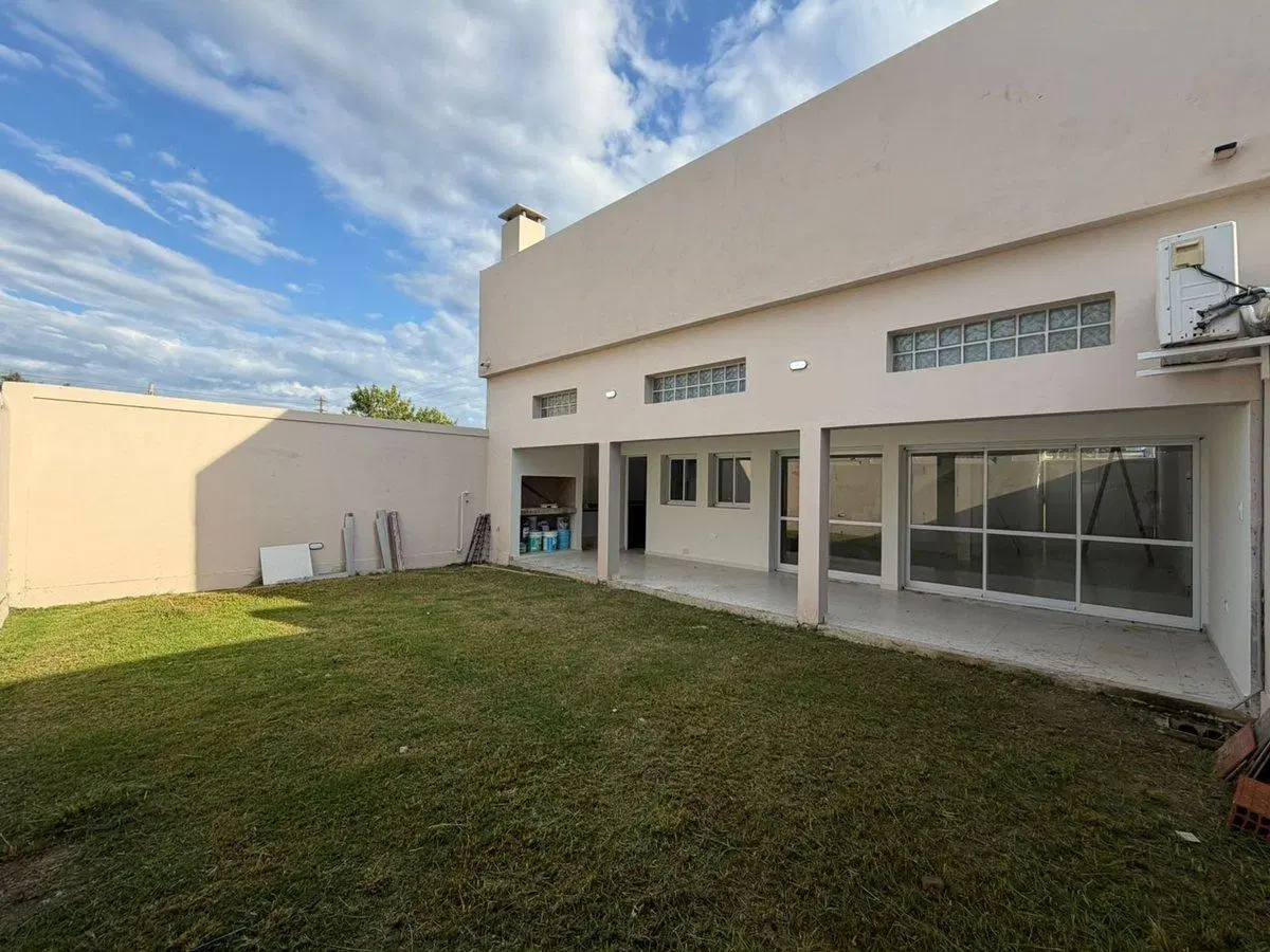 Se Alquila Casa en Avellaneda Santa Fe 4