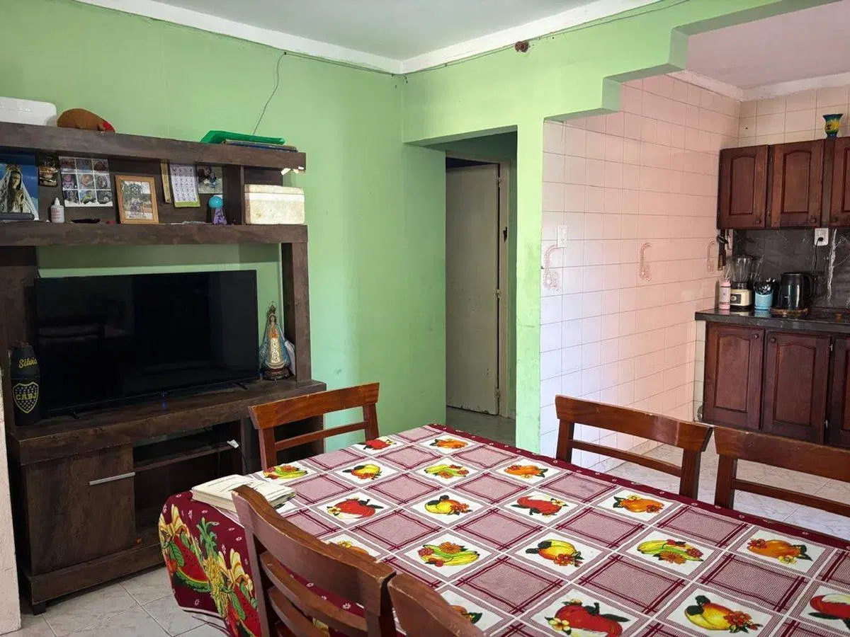 Se VENDE casa en Reconquista 5