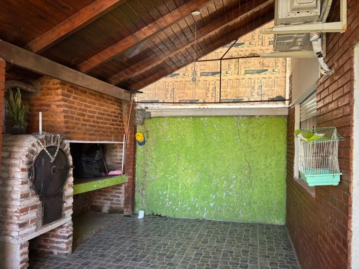 Se VENDE casa en Reconquista 4